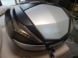 GIVI モノキー 大容量　MAXIA V56　ベース付き　背もたれオプション リアボックス