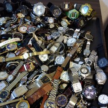 腕時計まとめて SEIKO CITIZEN CASIO G-SHOCK DIESEL NIXON FOSSIL FolliFollie ELGIN ALBA Swatch TIMEX ORIENTなど合計370個ジャンク_画像9