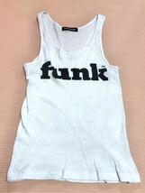 マウジー moussy タンクトップ 白 funk ロゴ ストレッチ入り 和歌山限定販売 レア フリーサイズ 生地薄目 夏 水着の上に 部屋着 インナー_画像3