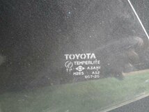トヨタ チェイサー アバンテ GX81 純正 左 リア ドアガラス ガラス グリーンガラス アサヒ M285 擦り傷有り 傷有り_画像4