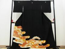 平和屋野田店■豪華黒留袖　駒刺繍　ヱ霞花文　金彩　逸品　n-kg3862_画像1