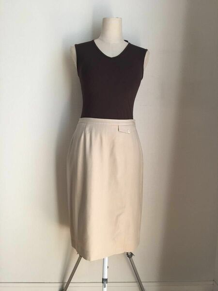 Simple beige plain skirt