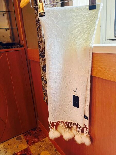 Pervenche ボンボン付きマフラー