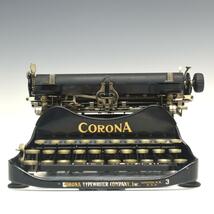 【趣楽】 ＵＳＡ製　ＣＯＲＯＮＡ　Ｍodel３　タイプライター　１９１７年頃　可動　幅２７，３ｃｍ　重量約３ｋｇ　Ｈ１９５１_画像2