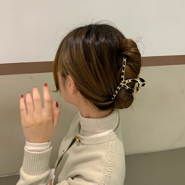 新品未使用 ヘアバンス クリップ ヘアアクセサリー ヘアクリップ リボン 黒×金 韓国