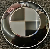 BMW 82mm 　黒白 プロペラ ボンネットエンブレム 新品1個 E36E39E46E53E70E71E60E63E65E66E81E82E83E84E87E88E90_画像1