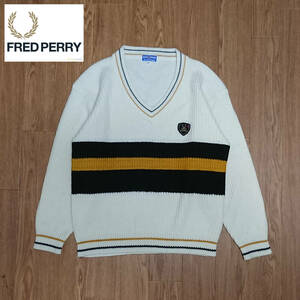 FRED PERRY　フレッドペリー　Vネック　ウールセーター