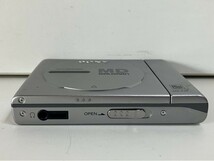 Eu624◆SONY ソニー◆MDプレーヤー MD WALKMAN ウォークマン PORTABLE MINIDISC PLAYER MZ-E25 シルバー オーディオ機器 再生専用 ジャンク_画像2