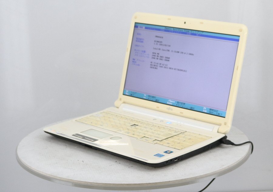 富士通 FMV LIFEBOOK AH56/C FMVA56CW [アーバンホワイト