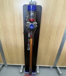 ＊【動作品】ダイソン dyson v8fluffy SV10コードレスクリーナー WR6-JP-KAB6199A 付属品 スタンド付き