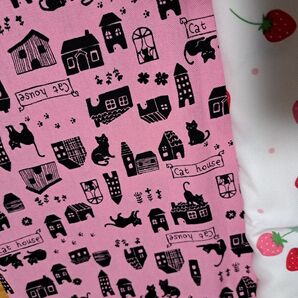 50×100 猫の街 オックス ピンク 生地はぎれ