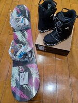 新品と中古 バートンキッズスノボー３点セット 新品GROM PURPLE/TEAL 110cm 中古GROM WHT YOUTH 新品GROM BOA 20cm_画像1