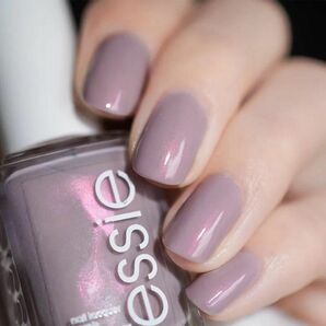 【essie】ネイルポリッシュ、偏光パール入り