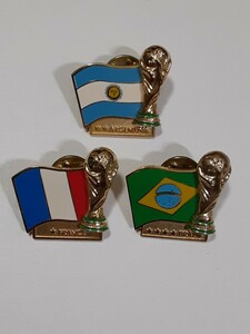 2002 FIFA ワールドカップ トロフィー ピンバッジ 3個　フランス　ブラジル　アルゼンチン