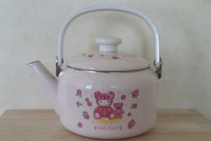  Sanrio Hello Kitty horn low kettle pink .. Bear ...SANRIO 2002 year 