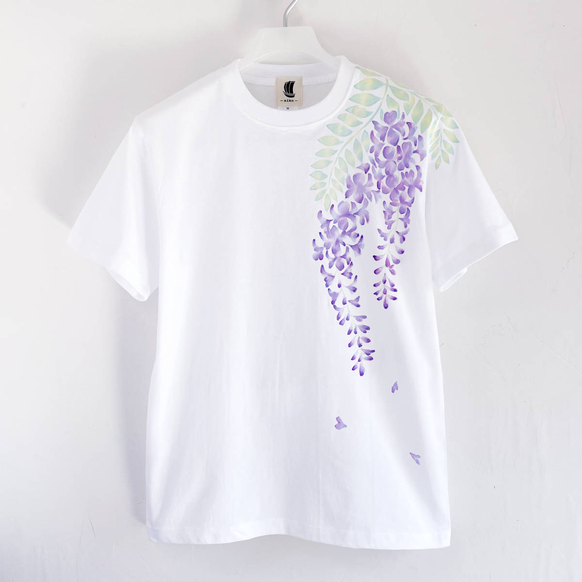 Men's T-shirt, size M, Wisteria flower pattern T-shirt, white, handmade, hand-drawn T-shirt, floral pattern, Medium size, Crew neck, Patterned