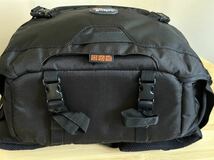 Lowepro ボディバッグ カメラバッグ ロープロ 一眼レフ インバースAW200 ブラック　9.9L_画像4