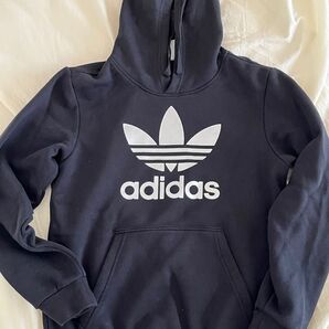 adidasパーカー