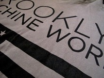 ユニクロUT「 BROOKLYN MACHINE WORKS　半袖Tシャツ 」　Color＝グレー/黒ロゴ ：Size/ M_画像3