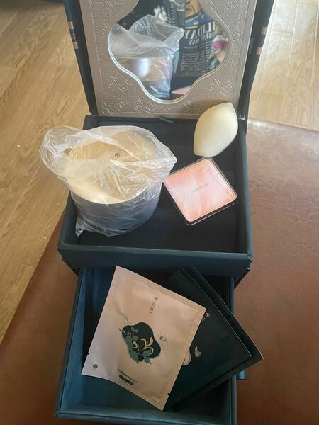 花西子 限定コレクション おまとめ 化粧箱、クレンジングバーム、チーク、パフ、クレンジングシート3枚