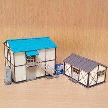 Nゲージスケール ストラクチャー「ブレハブ小屋2棟・仮設トイレ、自販機付き 組立完成品」さんけい みにちゅあーと 梅桜堂 ジオラマ：1/150_画像1