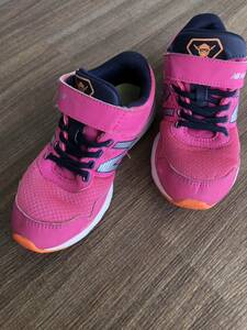 ニューバランス New Balance スニーカー～USED～サイズ18.5センチ～女の子