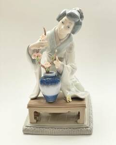 LLADRO リヤドロ 4840 花を生ける芸者 フィギュリン リアドロ