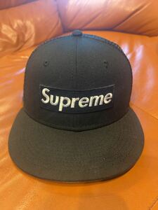 送料無料　中古 美品【黒 7-1/4】22ss Supreme Bow Logo Mesh Back New Era Black ボックスロゴ メッシュキャップ ニューエラ　オンライン