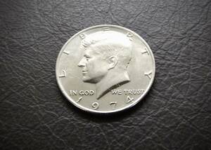 極美〜美品 　ケネディ50セント硬貨 1974年　 　送料無料です。（15681） USA 貨幣 ハーフダラー アメリカ