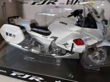 1/12 AOSHIMA アオシマ 完成品バイクシリーズ ヤマハ YAMAHA FJR1300P 白バイ（警視庁） タミヤ ディスプレイケース付き_画像6