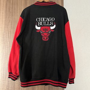 【古着】Chicago Bulls (シカゴブルズ)ロゴ スタジャン風ジャケット スウェット ブルゾン XL
