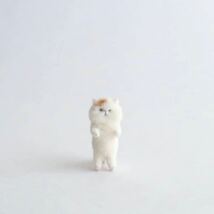 ハンドメイド　立ちミニ白茶猫　ドールハウス 人形　ミニチュア　猫　羊毛フェルト_画像2