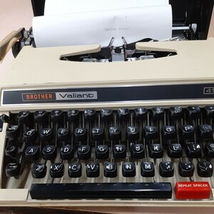 ブラザーvaliant　タイプライター1978年実働品