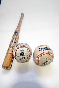 USED プロ野球 グッズ サインボール サインバット 3個 横浜大洋ホエールズ 横浜ベイスターズ 選手名不明 ロゴ入り 昭和63年