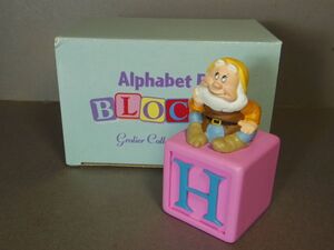  Disney alphabet block H happy ( Snow White . 7 person. ...) resin figure 