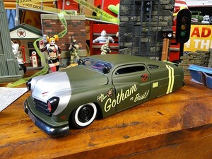 Jada DC コミック ボムシェルズ　ダイキャストミニカー 1/24スケール(ハーレークイーン/1951年マーキュリー) アメリカ雑貨 アメリカン雑貨