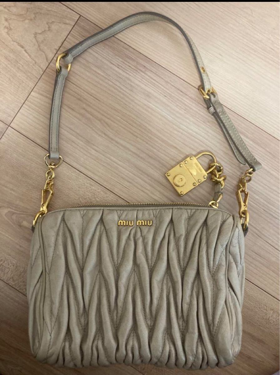 miumiu バッグの新品・未使用品・中古品｜PayPayフリマ