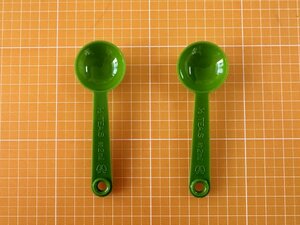 【在庫数3】メジャースプーン 小さじ1/3 （約2ml / 2cc） 計量スプーン プラスチック製 樹脂製 グリーン 緑 8cm