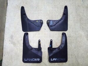 [KBT] Lancer E-C62A оригинальный брызговик комплект J