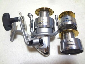 ダイワ トーナメントX 4000LBA 替えスプール2個付き 本流・大物用（美品・機関良好）