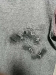 モノグラムスプレー加工カシミヤ最高傑作一瞬でルイヴィトンと分かるマルチカラーモノグラムエンブロイダリー半袖Tシャツ モノグラムシャツ