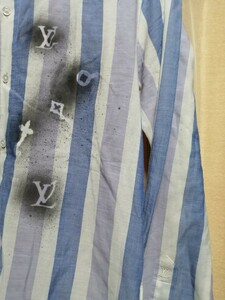 モノグラムスプレー加工モノグラム刺繍ステッチ最高傑作一瞬でルイヴィトンと分かるマルチカラーモノグラムグラディエントモノグラムシャツ
