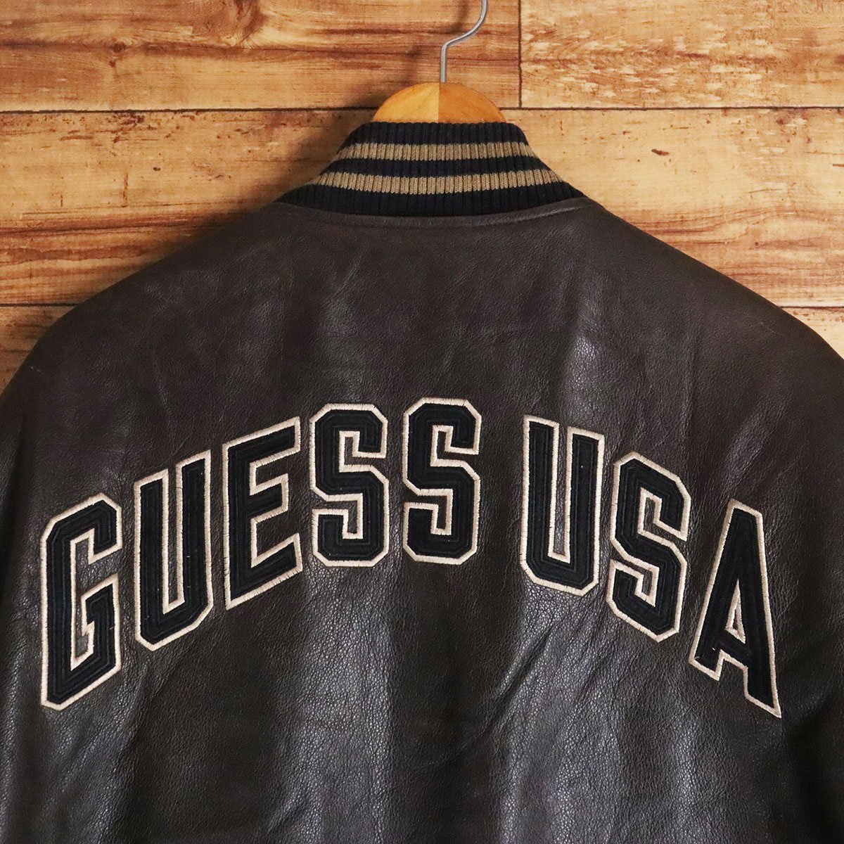 Yahoo!オークション -「guess」(スタジアムジャンパー) (ジャンパー 