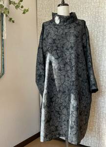 モノトーン大島　巻き襟のロングチュニック　ワンピース　フリーサイズ　正絹　着物リメイク　ハンドメイド