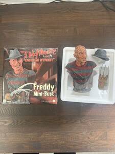 A2■ 《エルム街の悪夢》Freddy・Mini-Bust 全高 約14㎝ 陶器製