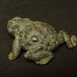 BV-367 時代 古銅 銅製 蛙 水滴 書道 書家 文鎮 置物 装飾品 骨董 8.0cmX7.0cm 3.0cmの画像2