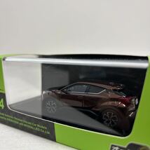 オーバーステア 1/64 TOYOTA C-HR 2017年 ダークブラウンマイカメタリック インターアライド トヨタ CHR ミニカー モデルカー_画像4