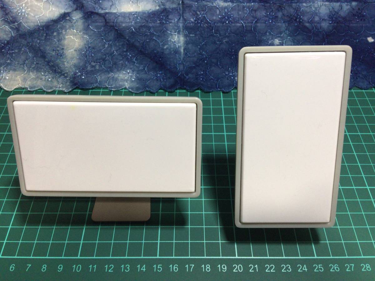 スマホスタンド　ホワイト（07