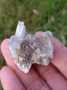 パキスタン 産 アクアマリン + モスコバイト 共生 原石 鉱物標本