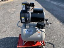 ★中古★アネスト岩田 レシプロコンプレッサー TFP04-10C オイルフリー 容量18L 0.4kw 100V 常圧 エアー工具 エアツール オイルレス)倉b_画像2